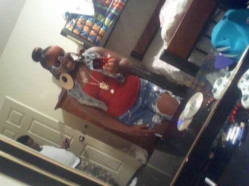 im short smart only fight when i need to i dont talk shit alot stay to myself nd more