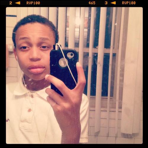Ima 5'8 Light Skinned Nigga w/ Curly Hair An Swag Come Holler @ Me,' #TeamLightSkinned  #TeamSingle #TeamCurly :)  #TeamBigLips