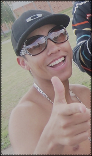 idade: 18 aninhos , nome: Gustavo cesar faria time:  Corinthians :') ! sou artista sim pois ousadia é arte (8'