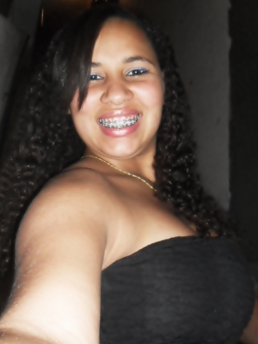 Thamires,14 anos,moro em São Paulo e sou muito extrovertida, engraçada,alegre e adoro meu amigusss