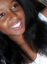 18 anos aquariana. Akela que vive no mundo da lua mas com os pés no chão, akela que  ama muito fazer novas amizades daquelas q duram por toda uma eternidade.
