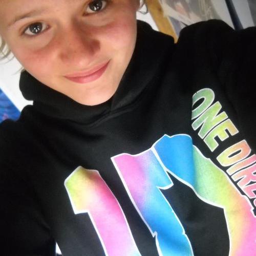 Just me(: a small town girl, Athlete. and a teenager(; Aspiring singer♥