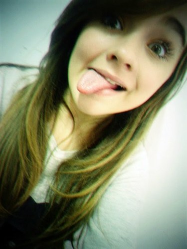 E eles vão criticar a minha forma de viver. Se importa em me rebaixar, mas não se importa em crescer.
     Amor da @UmaShorty_
--*