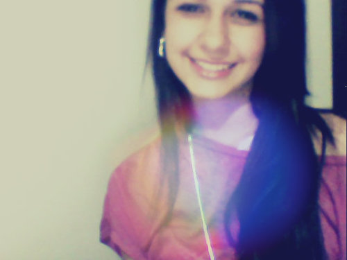 O sorriso estampado em minha face é o disfarce contra toda hipocrisia e falsidade. Nunca permita que o medo e a dor, sejam maior que sua força e sua fé.