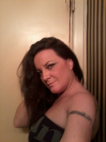 Single and loving life,music is my life live to dance and love doing it.