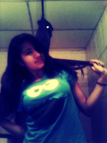 Heey im Vanessa i luv PTV|SWS|AA|AA|BVB|UNICORNS and more i dont judge so follow i will follow back i pinky promise alright thx:3