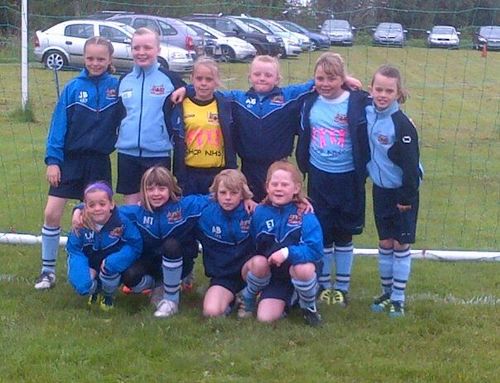 10alisehand's profile picture. hey i am alise hand i live in goole and i play for goole town girls and the yellow goal kit on in the picure is me. my heart = barca and bradford