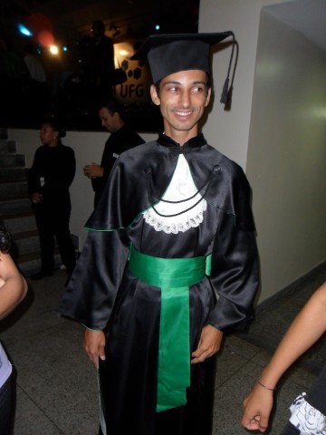 Sou um ser pensante vivendo em  um mundo de loucos, tentando me safar de todas as intèmpéries da vida!!!