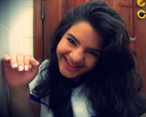 [...] Não sou fácil.Mudo de humor conforme a lua. Me irrito fácil. Me desinteresso à toa.[...]