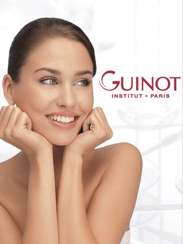 Op uw mooist met huidverbetering, ontharing en visagie van FF Nix schoonheidssalon!  Exclusieve GUINOT behandelingen, resultaat gegarandeert.