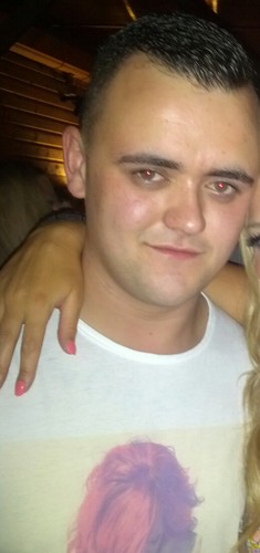 Karlajones92's profile picture. 