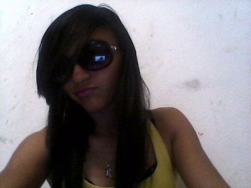 karine, 15 anos, alegre divertida brincalhona
flamenguista. gosto de dançar e sair cm os amigos.
segue eu ai gente