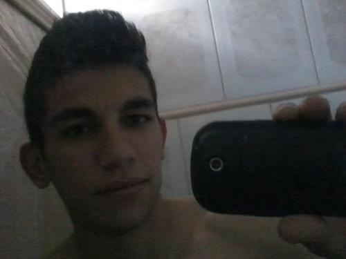 Ama qem ama,qem nao ama aprender amar kk  + +