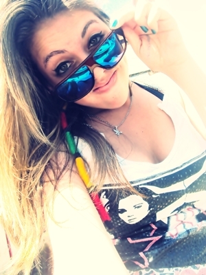 ,  A meenina dos olhos de Deus , a meetade da @CCacau_ , irmã da @RaaaFerreira  ~' Beeest do @Will95_  3'