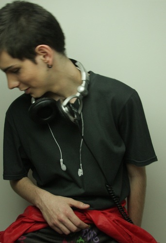 DJ/Produtor, Guitarrista e Compositor.