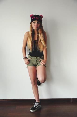+++Puedes no ser su primero, su ultimo o su único. Ella amo antes y puede amar de nuevo. Pero si ella te ama ahora, Que otra cosa importa? Ella no es perfecta,