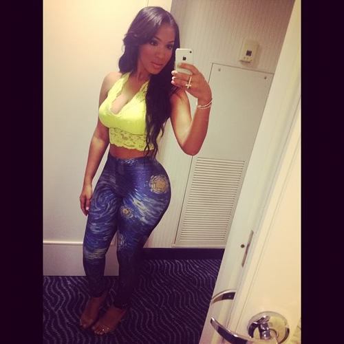 Im in nyc i model for allot of majors I also manage for http://t.co/RYQNASaHdi