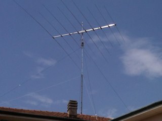 Licensed 1991, dx'er on HF bands, ssb, cw and rtty. Holding also a General class U.S. licence W7RGT.