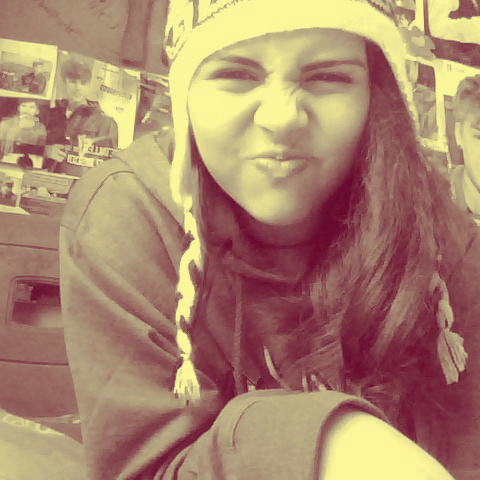 @justinbieber Eres tan dulce que son solo verte me pica la muela *0*, 15-10-2011 & 4-05-2011, best days♥