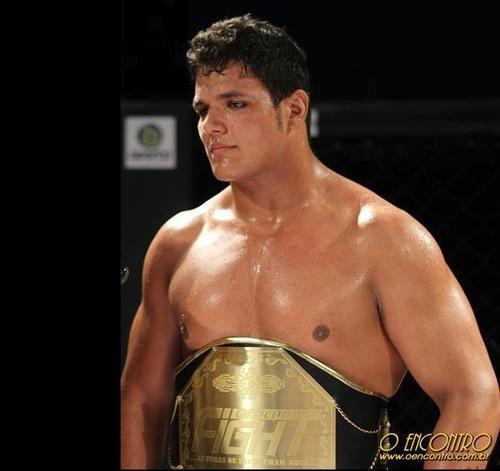gigantinho_mma's profile picture. Lutador profissional de  MMA na categoria Peso Pesado.