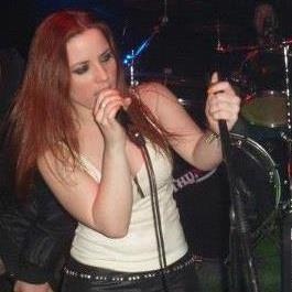 Canto en Dreamflight, banda de metal/rock (http://t.co/GaOB8nVdmI)
y en Mellowdeth
Soy Traductora Pública de Inglés de la UBA