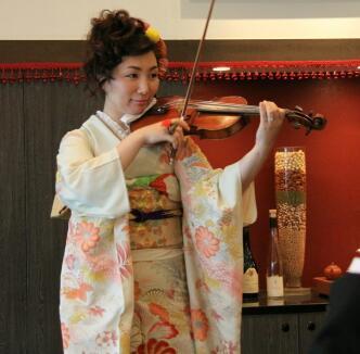 violinmeme's profile picture. 【自作自演の読み聞かせパフォーマーmeme】

【ブリューゲル音楽隊キャプテン(Ｘ中の人)】
https://t.co/w3LeSB0NAj 

絵本に恋したバイオリニストが自ら作曲・読み聞かせ・演奏をしちゃった！
リコーダーと弦楽器のカルテット