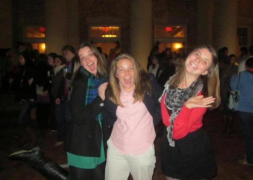 Sometimes people come to our room and we say hey #ishmyroommatessay #tripletrouble @murrlizz @RaisingThe_BAR @kellyanderson93