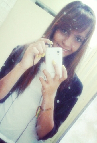 Este apenas um twitter padrão para as minhas redes sociais e eu só fico on aqui quando levo bloque no @miyhmn. Beijos;*