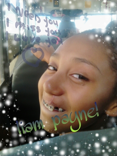 i love niam ! and a bookworm. volleyball. umm... i love niam horayne