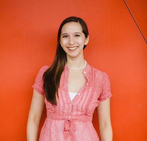 I'm a market researcher (with a focus in media)-turned-UX researcher, voiceover artist, cooking & gardening enthusiast