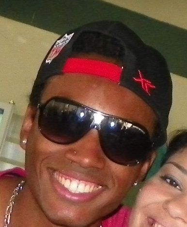 Bom sou Educado , Estrovertido , Estou no auge dos meus 22 aninhos , SOLTEIRO , Corinthiano , pode add : Thiaaguinhoo2010@hotmail.com