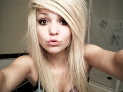 Coucou je m'appelle Lucie et j'ai 17 ans, follow moi si tu veux ♡ (: