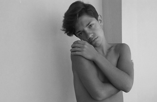 Hello, I'm an Italian guy, I come from Naples and I am 15 years old ..
I am a lover of music of all kinds .. from rock to rap!
