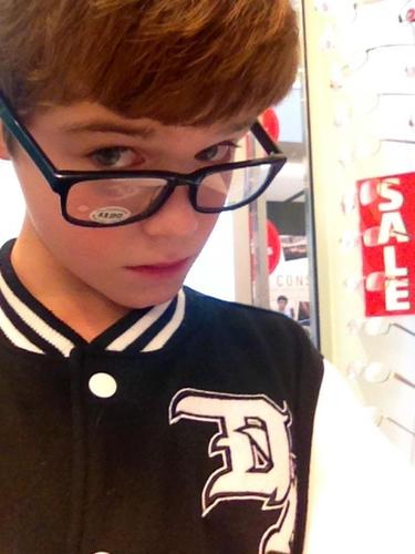 Heey! I am Sam :) I like nutella. follow me.
