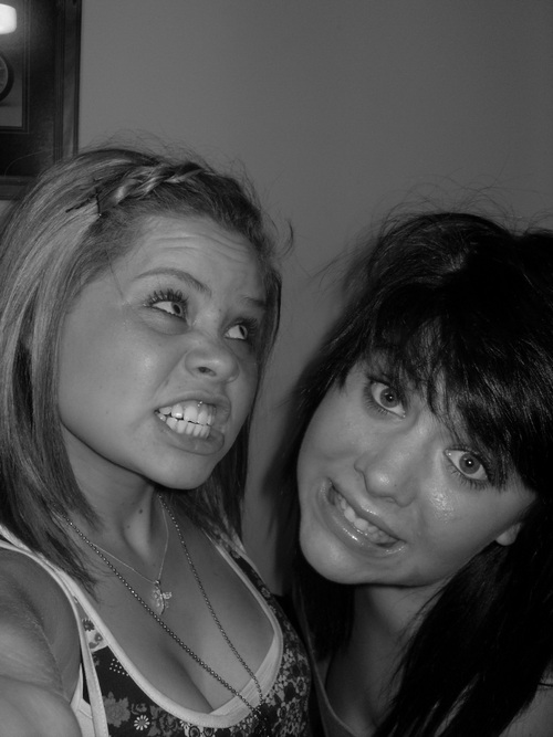 Loving Lifeee, Missing Homeee +& everyone there. Loving a boyyyyy, Hmmm yehhh. Brunette and 16 yeaaaaah :)
