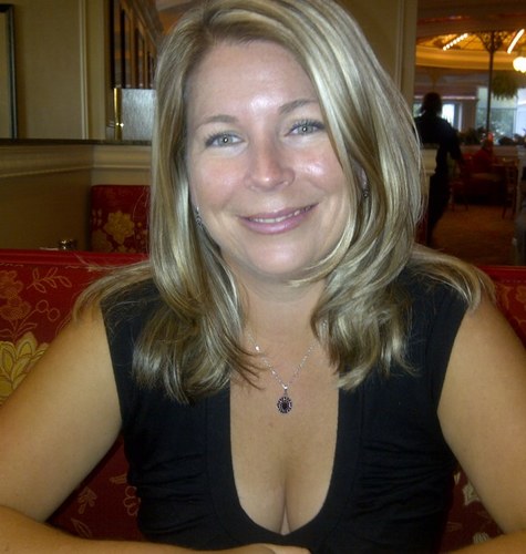 LisaBasaraba1's profile picture. 