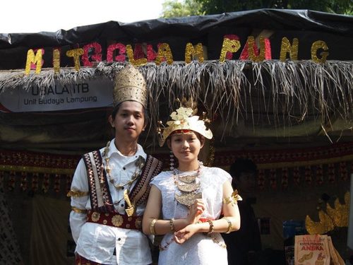 kenali, nikmati, dan cintai seni budaya negerimu | singgah pai mit @nuwouseni | @UbalaITB