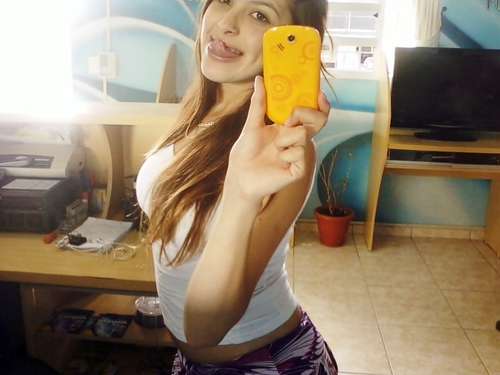 Corra atrás do que te faz feliz e jogue fora o que te faz sofrer. =)