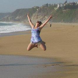 Cada paso que das es un argumento para iniciar el baile. baila, mientras puedas, cuando quieras y como quieras..la danza mueve al universo..al menos mi universo
