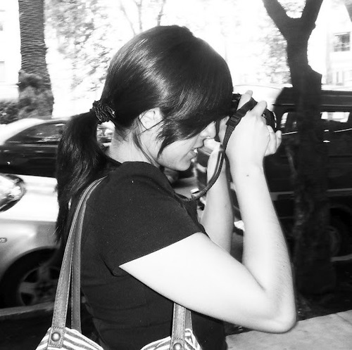 ARQUITECTA, SUSPIRANTE, CREATIVA,RIDICULA, FANTASIOSA, EXTROVERTIDA, METICULOSA, VALE MADRES Y TODO LO QUE SE ME ANTOJE SER...
