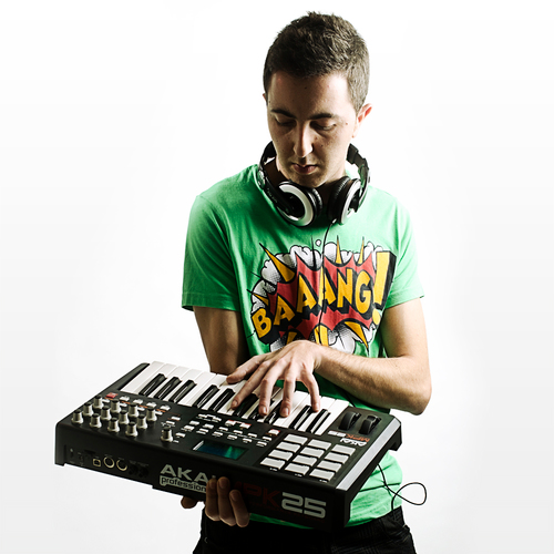 Carlos Hdez, born in Tenerife (Canary Islands) DJ and producer with a passion for music and percussion from an early age.