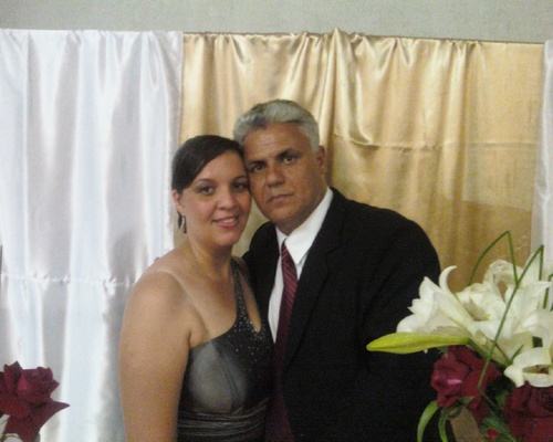 Sou evangélico, amo a Jesus e minha família,gosto de ler a Bíblia e compartilhar o amor de Deus com os amigos.
Porque?Deus mudou a minha vida....