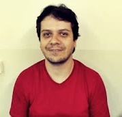 Esse NÃO É o nosso verdadeiro Tio Julio maravilhoso, fofo, meigo, bonitão e exemplo  como ele se diz. Somos alunos dele que fizemos isso POR BRINCADEIRA.