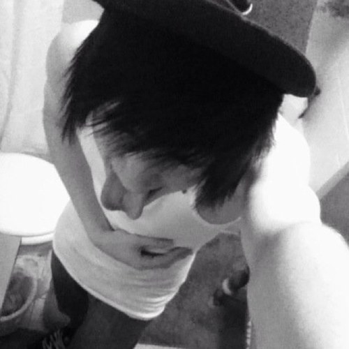 Xavierisboring's profile picture. my name is xavier. im 17 and bi. i enjoy skating and talking to people, im boring xD but you should still talk to me :D im single...o.o