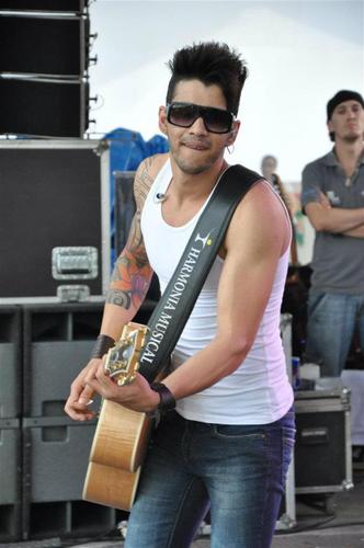 1º FCO Gusttavo Lima Oficial de Lavras . Criado em : 13/06/09.
amooor fora do comum , te amo muito Gusttavo Lima ♥