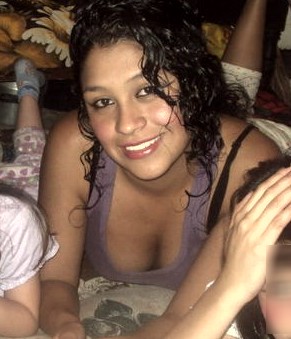 TENGO 21 AÑOS.
APASIONADA POR LO QUE HAGO. NICKY JAM =) don omar 
ENAMORADA MAS QUE NUNCA...
 Y CON UNA HIJA MARAVILLOSA..