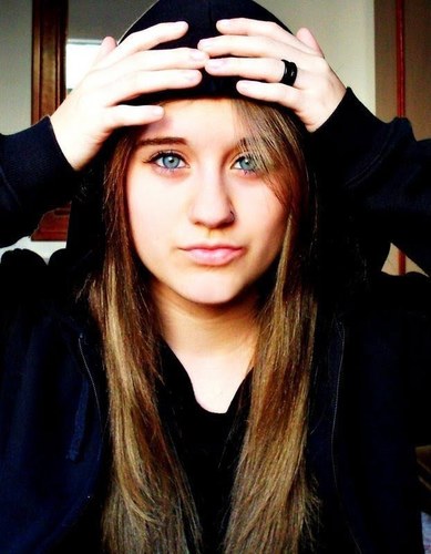 fã clube dedicado a super linda:   @VitoriaMOficial   .. Viit me oficializa?