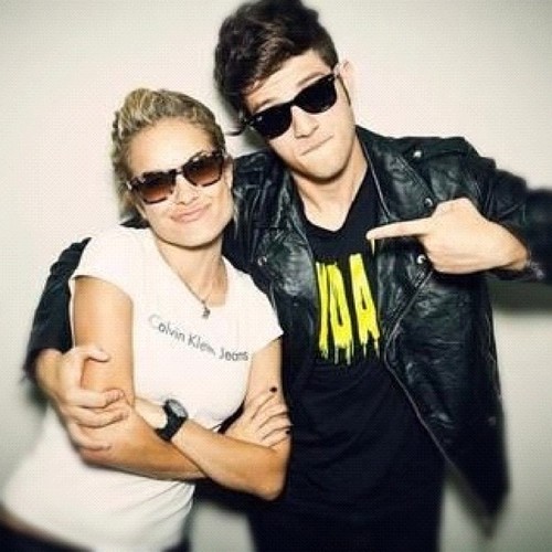 eu so rebelde so falta vcs !