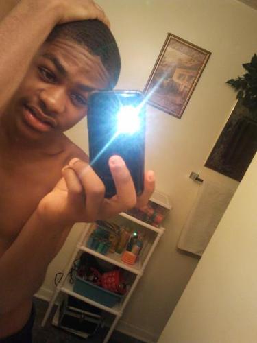 Dec.8.12 _follow me and ill follow back.. 
-A1 swaqq
-GOD first
-family next
-homies third
------- i hate liers -----__TrillGuy
