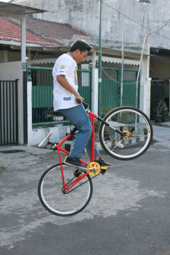Fixed gear User | Member of @freezegearsby